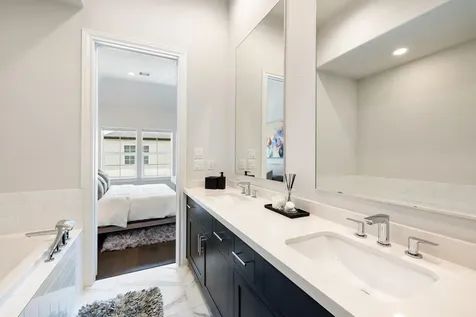 2711 Stelter Place Houston TX 77007
