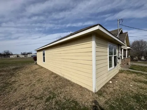 1009 W Houston Street Clarksville TX 75426