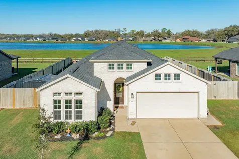 303 Twin Lakes Boulevard W West Columbia TX 77486