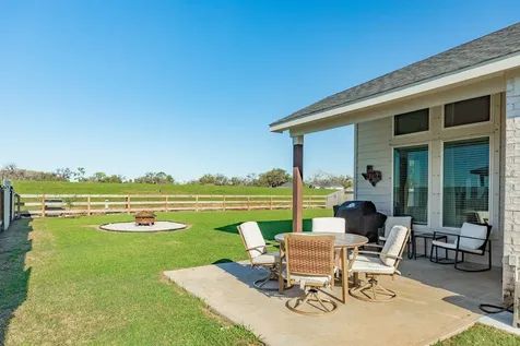303 Twin Lakes Boulevard W West Columbia TX 77486