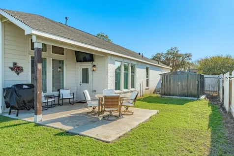 303 Twin Lakes Boulevard W West Columbia TX 77486