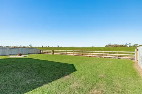 303 Twin Lakes Boulevard W West Columbia TX 77486