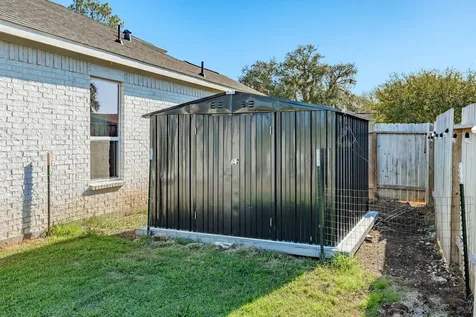 303 Twin Lakes Boulevard W West Columbia TX 77486