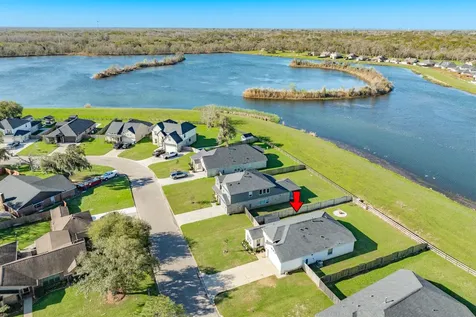 303 Twin Lakes Boulevard W West Columbia TX 77486