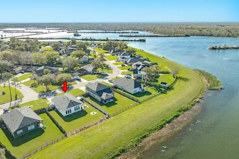 303 Twin Lakes Boulevard W West Columbia TX 77486
