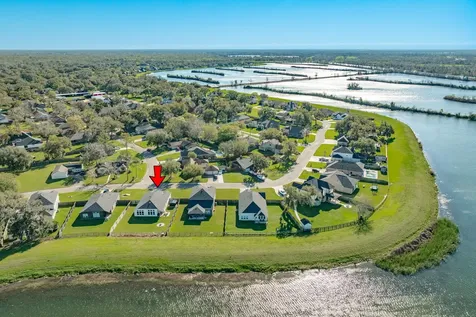 303 Twin Lakes Boulevard W West Columbia TX 77486