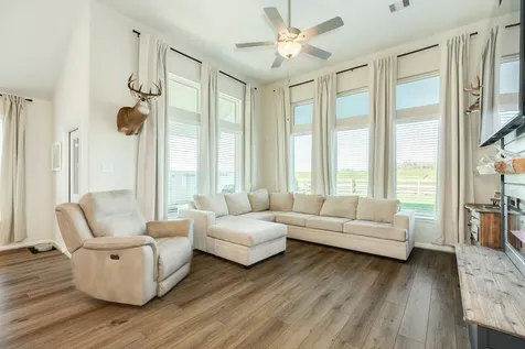 303 Twin Lakes Boulevard W West Columbia TX 77486