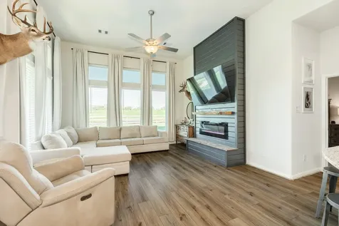 303 Twin Lakes Boulevard W West Columbia TX 77486