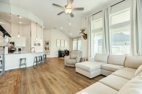 303 Twin Lakes Boulevard W West Columbia TX 77486