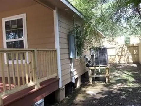 1714 N Travis Avenue Cleveland TX 77327
