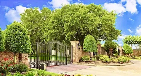 18 Crest Gate Houston TX 77082