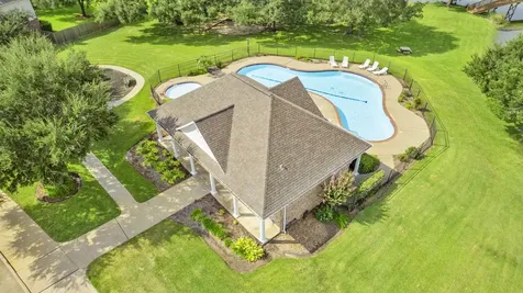 18 Crest Gate Houston TX 77082