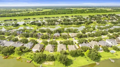 18 Crest Gate Houston TX 77082