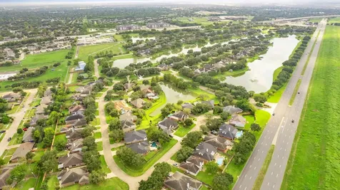 18 Crest Gate Houston TX 77082