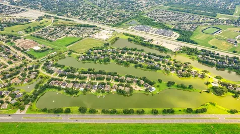 18 Crest Gate Houston TX 77082