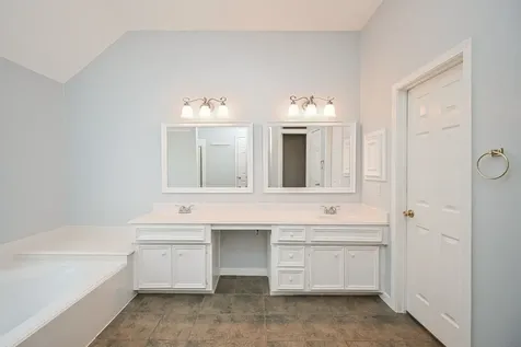 18 Crest Gate Houston TX 77082