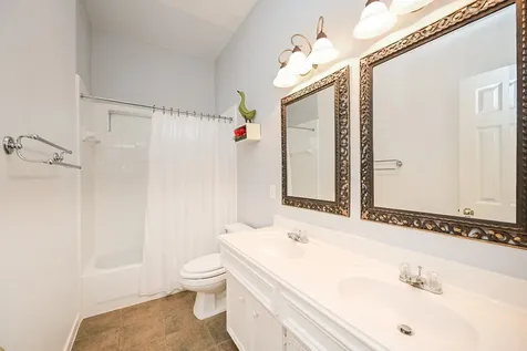 18 Crest Gate Houston TX 77082