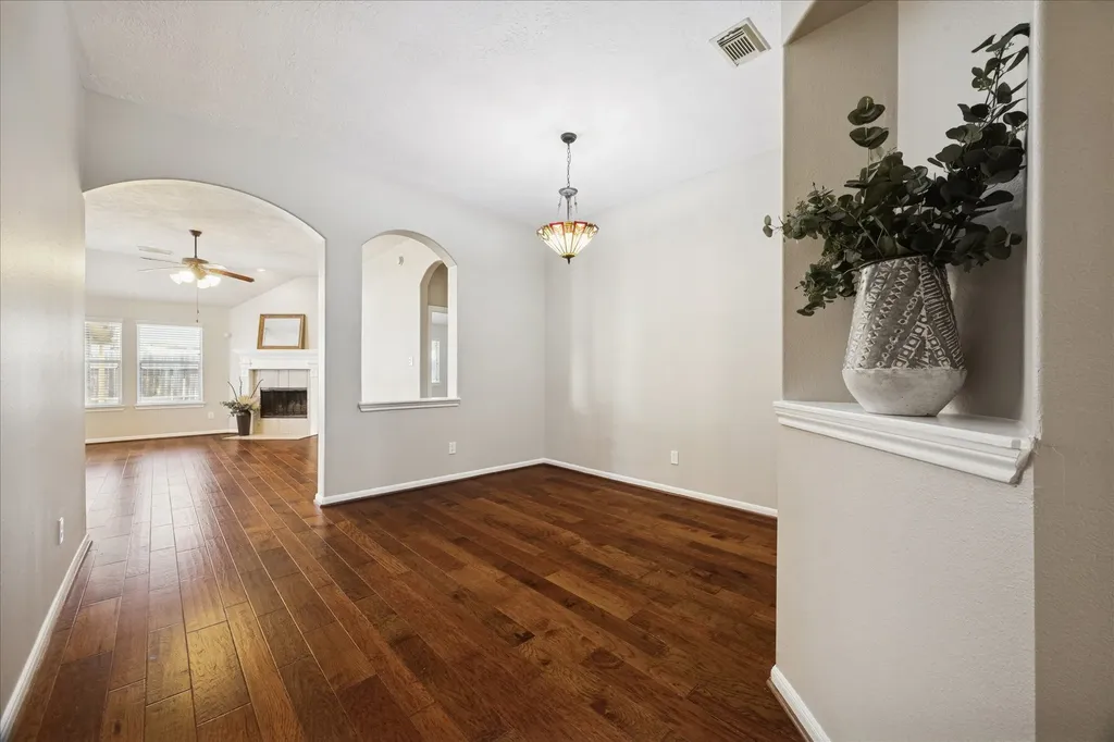 1909 Lazy Hollow Lane Pearland TX 77581