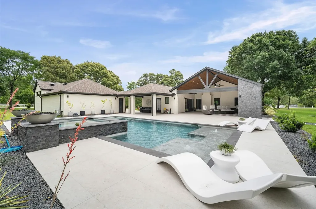 8142 Hills Parkway Montgomery TX 77316