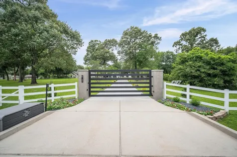 8142 Hills Parkway Montgomery TX 77316