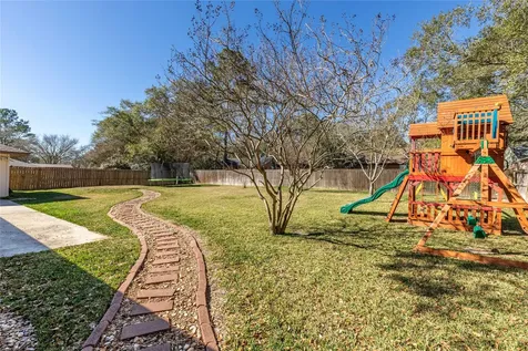 204 Briarwood Drive Bellville TX 77418