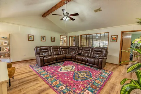 204 Briarwood Drive Bellville TX 77418