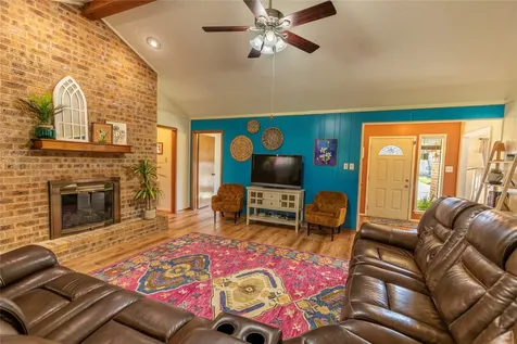204 Briarwood Drive Bellville TX 77418