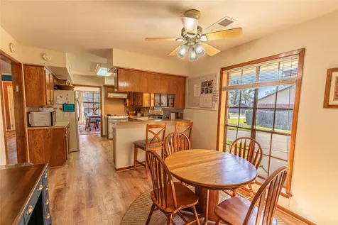 204 Briarwood Drive Bellville TX 77418
