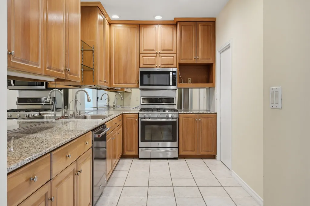 2513 Turkey Neck Circle Rockport TX 78382
