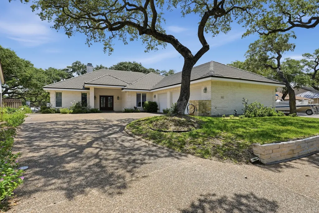 2513 Turkey Neck Circle Rockport TX 78382