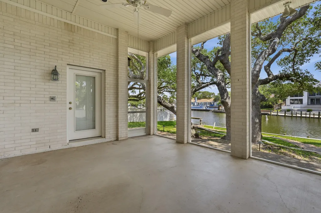 2513 Turkey Neck Circle Rockport TX 78382