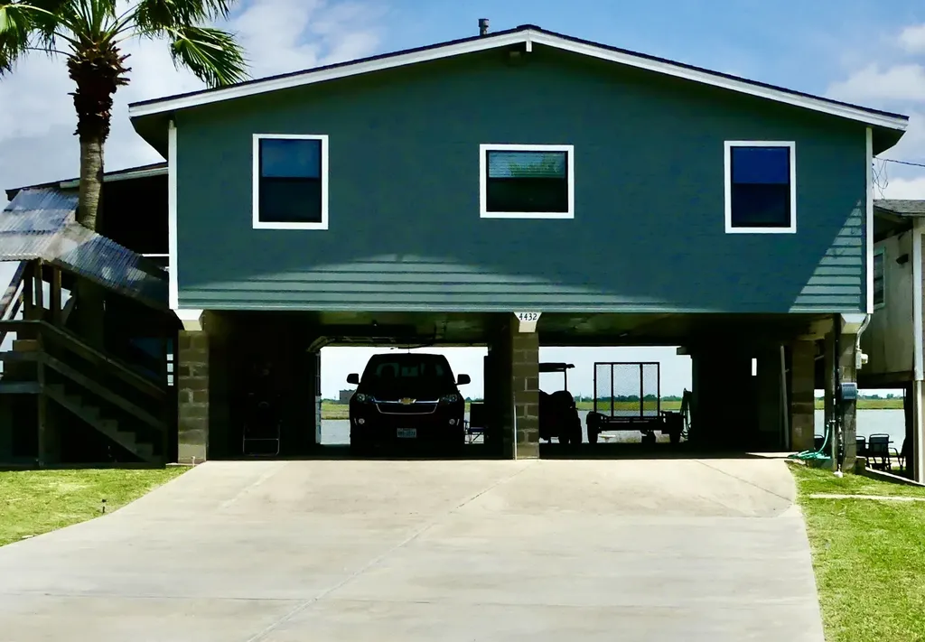 4432 Swan Street Hitchcock TX 77563