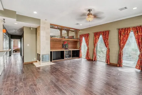 1607 E Bonner Street Houston TX 77007