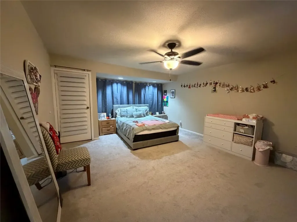 2409 Bering Drive 18 Houston TX 77057