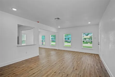 1203 W 6th Street Freeport TX 77541