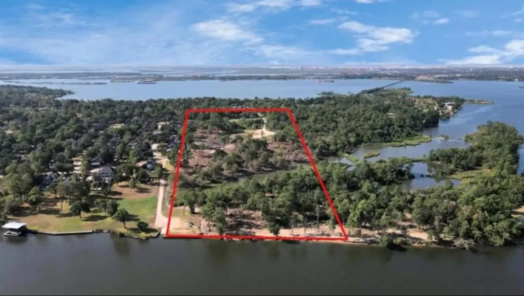 000 W Wallisville Road Highlands TX 77562