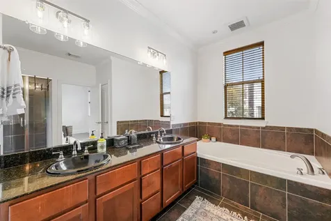 1616 Utah Street Houston TX 77007