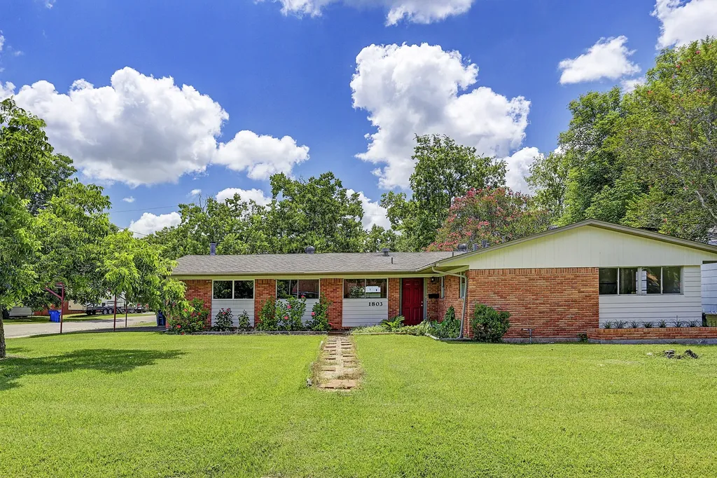 1803 Jones Street Rosenberg TX 77471