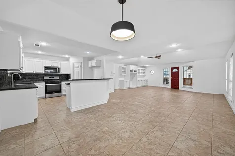 16 N Curlew Street La Marque TX 77568