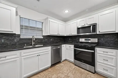 16 N Curlew Street La Marque TX 77568