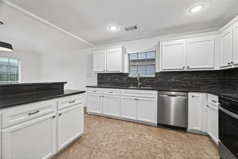 16 N Curlew Street La Marque TX 77568
