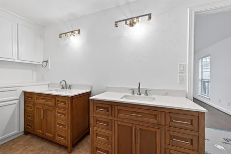 16 N Curlew Street La Marque TX 77568