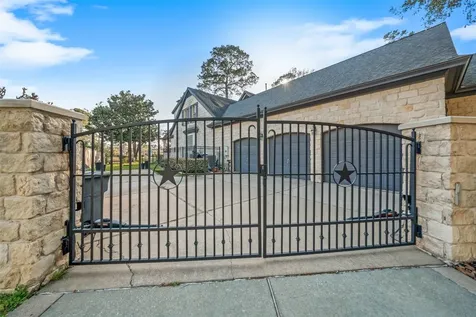 42 Forest Green Trail Kingwood TX 77339