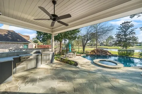 42 Forest Green Trail Kingwood TX 77339
