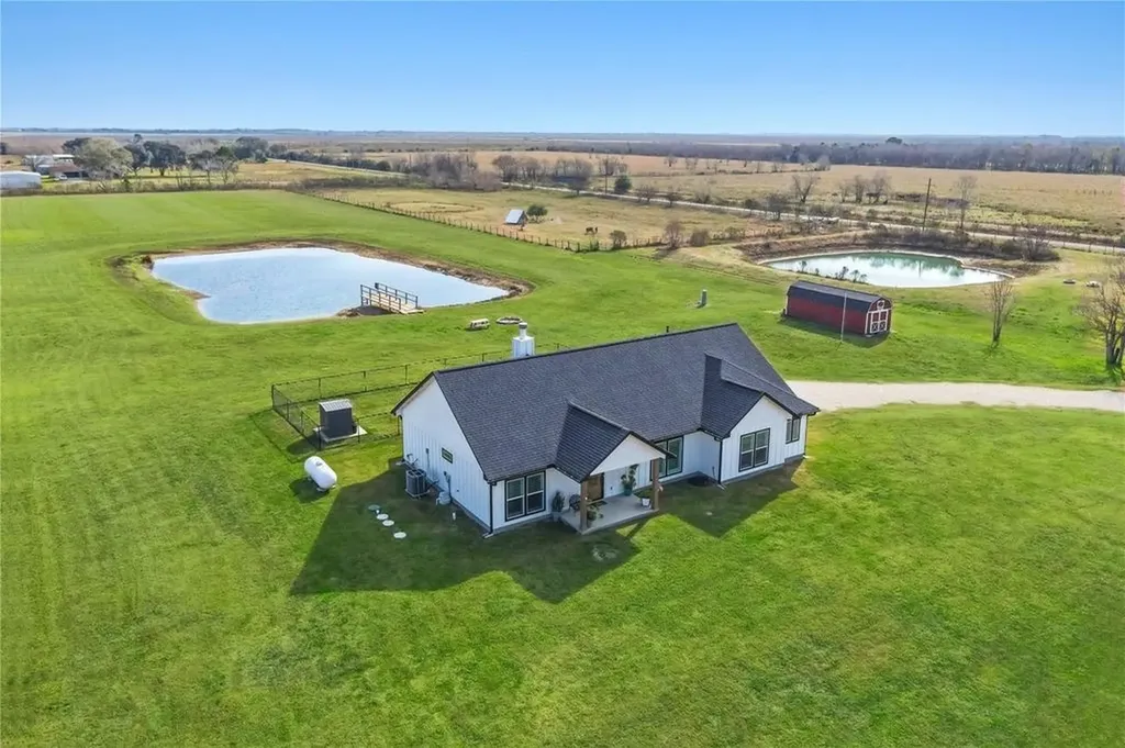 17637 Englin Road Winnie TX 77665