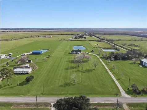 17637 Englin Road Winnie TX 77665