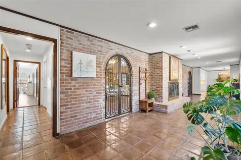 10 Colony Park Drive Galveston TX 77551