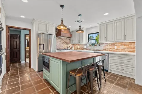 10 Colony Park Drive Galveston TX 77551