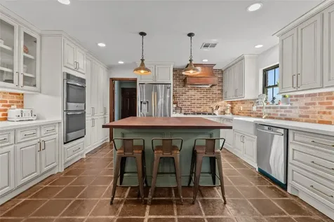 10 Colony Park Drive Galveston TX 77551