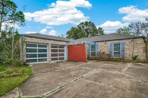 2130 Round Lake Drive Houston TX 77077